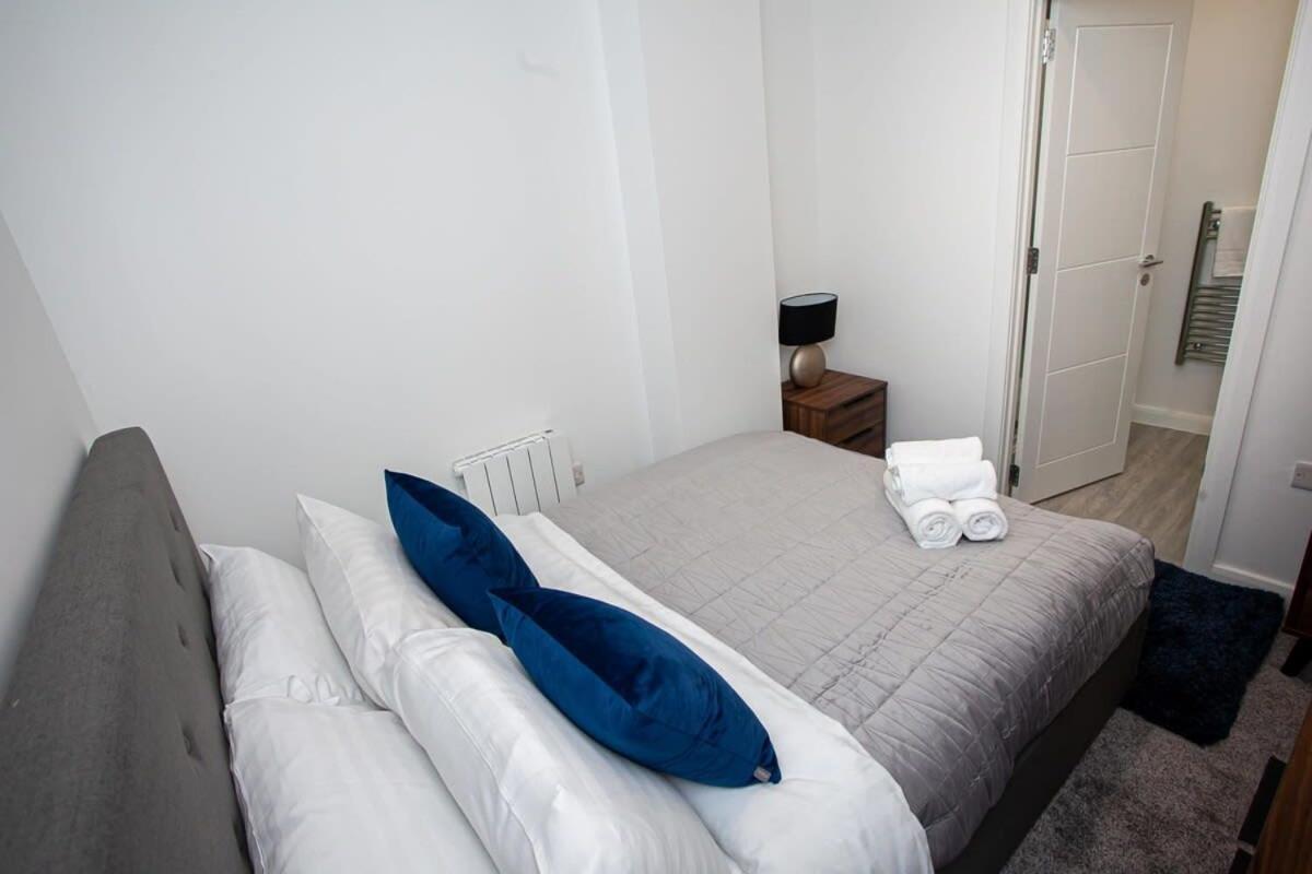 Lovely Open Plan 1 Bedroom Apartment In Болтон Экстерьер фото